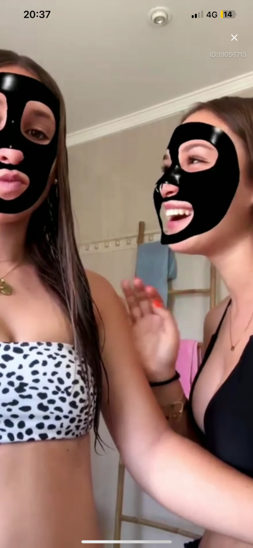 Mari y Giulia ID: 19056713