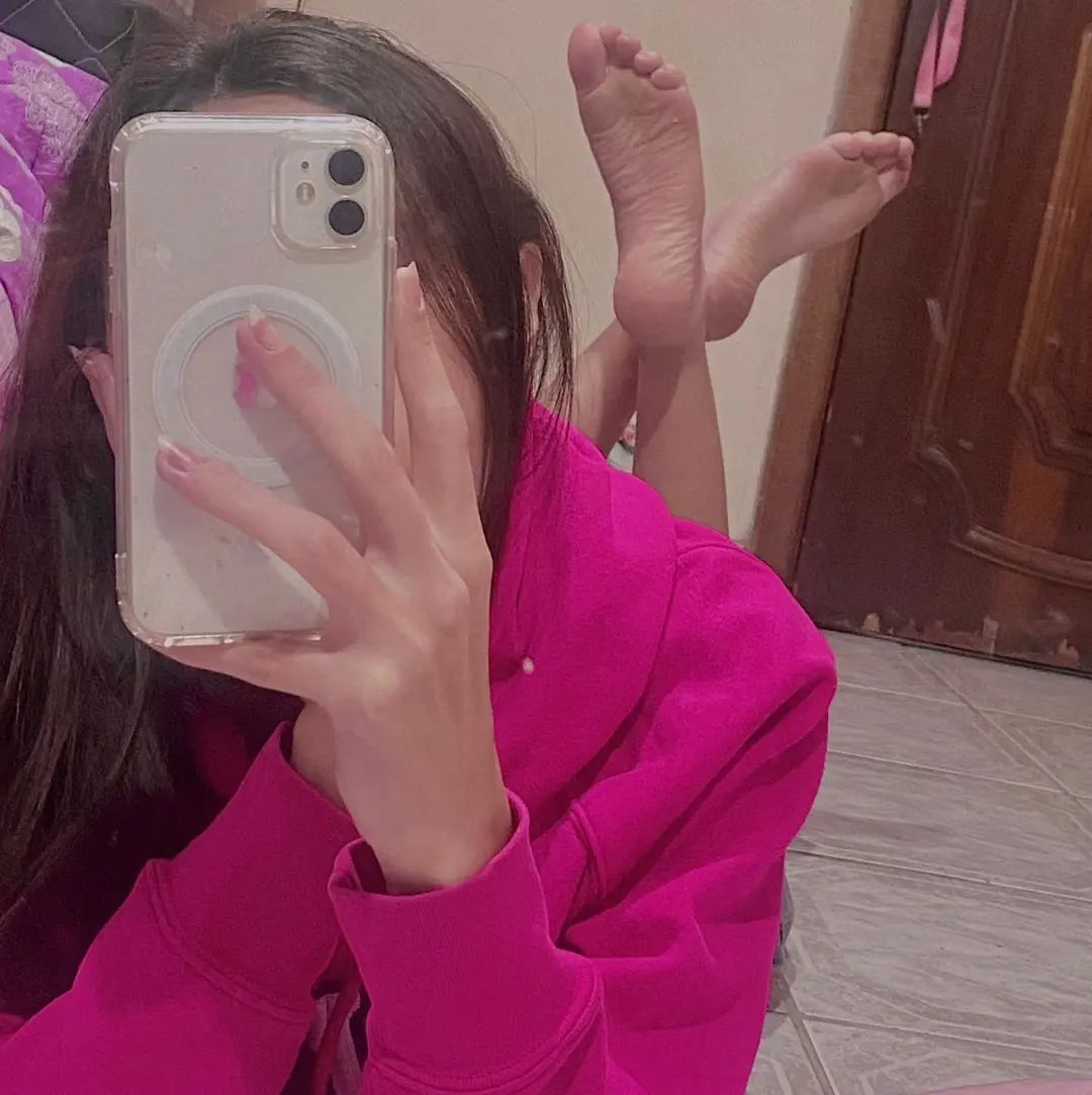 ninifeet1_459483149_553793693739582_4452519192755700358_n.webp