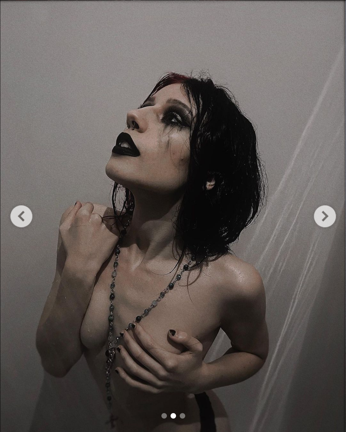 Screenshot 2024-09-03 at 07-32-27 𝔤𝔩𝔬𝔬𝔪𝔶 𝔤𝔦𝔯𝔩 (@ur.goth.virginmary) • Instagram photos and videos.png