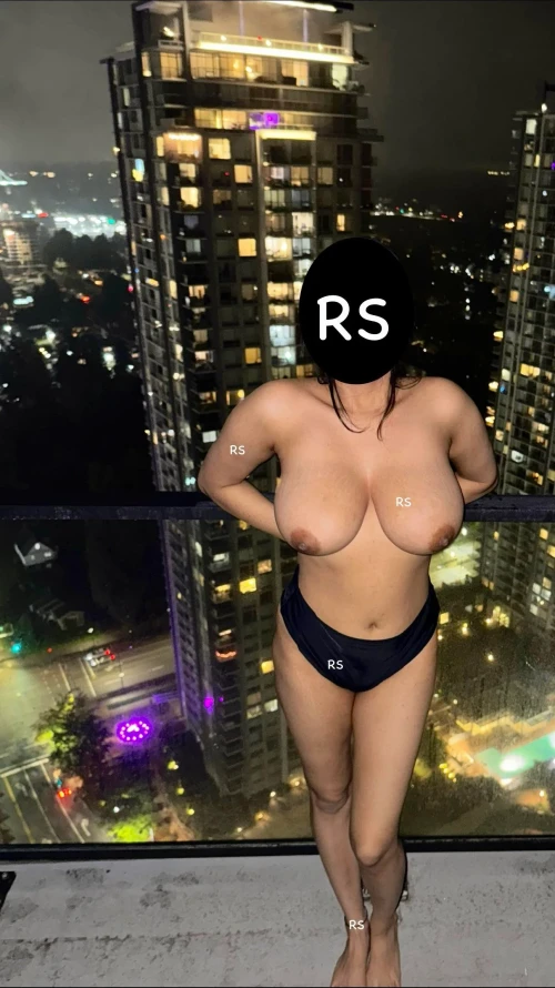 flashing-titties-from-top-v0-otk8ghcck70e116e1db78c572bdc7.webp