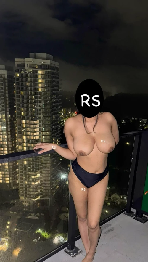 flashing-titties-from-top-v0-rl7e3icck70e1accde88482a80b04.webp