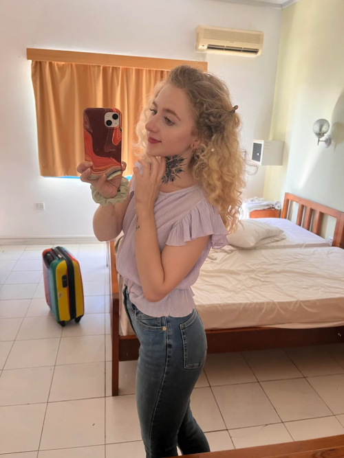 follow-me-on-instagram-and-watch-my-stories-maryjane-auryn-v0-txrlscr5tkmd17a2f9849edc8d1f2.png