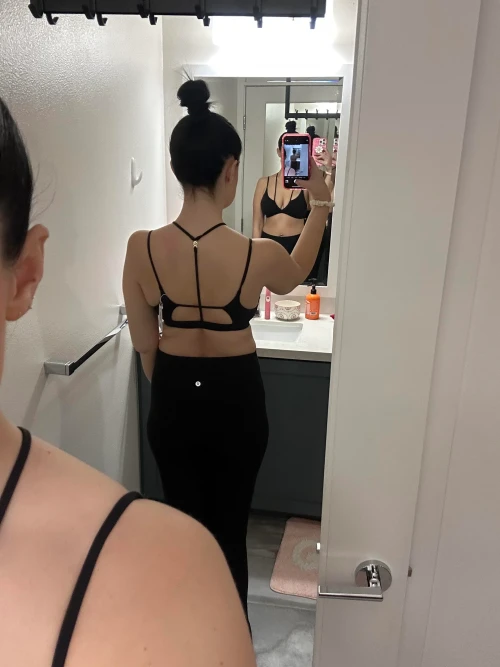 i-tried-the-smooth-cover-strappy-bra-as-a-large-chested-v0-4fa05g32ya2e1bb8268d719a9bc34.webp
