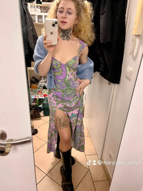 my-favorite-dress-v0-lu85o5ogwjmc1308e5d53741b35fe.webp