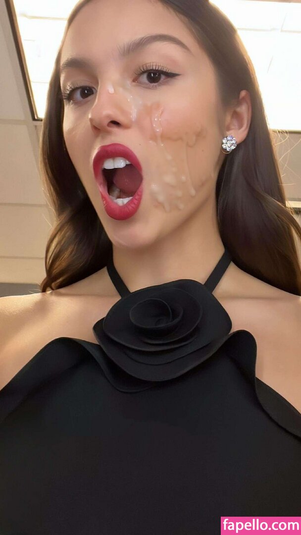 olivia-rodrigo_2077.jpg