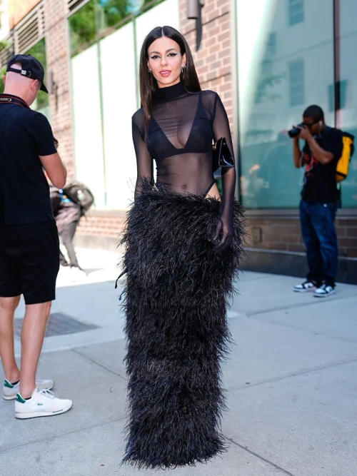 ---ELEGANTE-Victoria-Justice-hoje-no-NYFW-7a311a892ed36fe9.webp