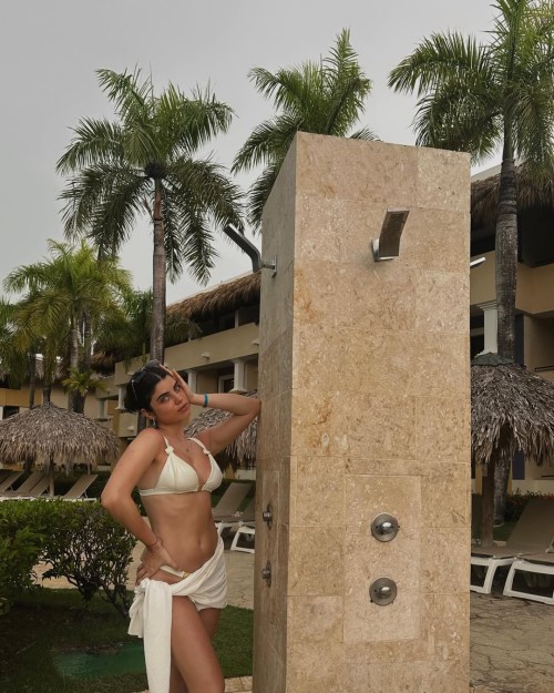 -revolve-camilacoelhocollection-137ee0d79a8033923.jpg