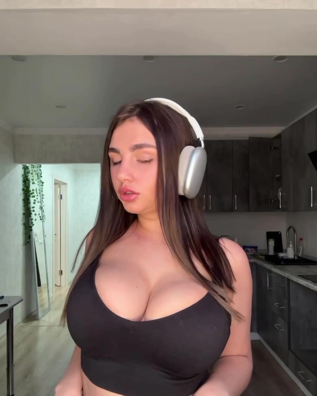 VID-20250306-WA0003.mp4