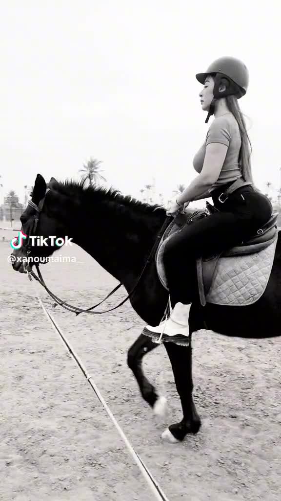 1000000327a89cb6a411d8a628.mp4