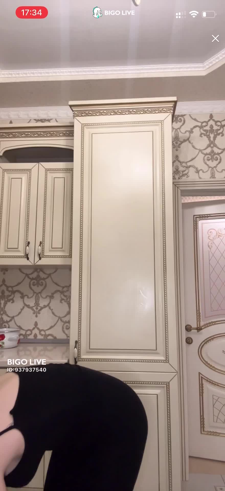 1000005241f23b2ec092a2fa39.mp4