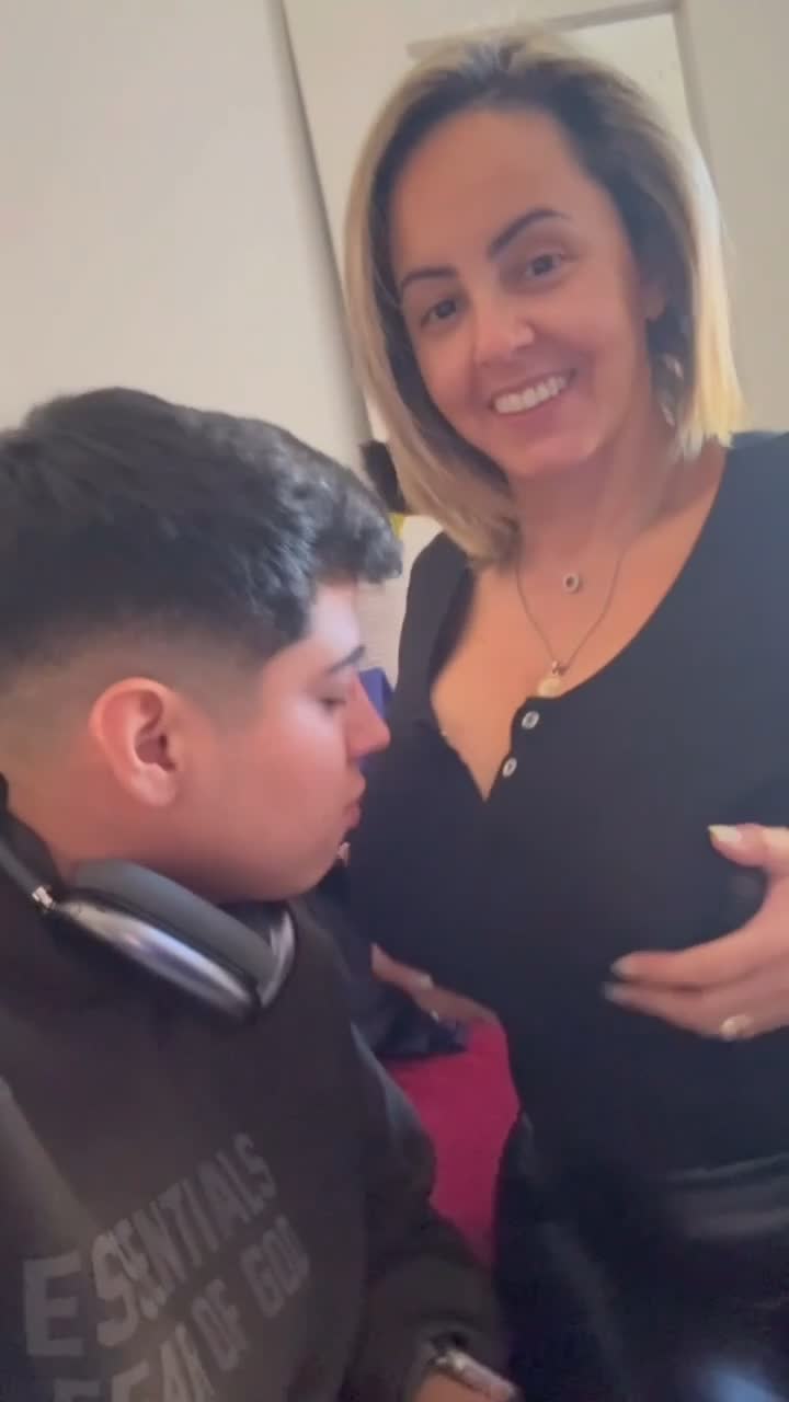 1000008352a3ebad4fb9940ed2.mp4