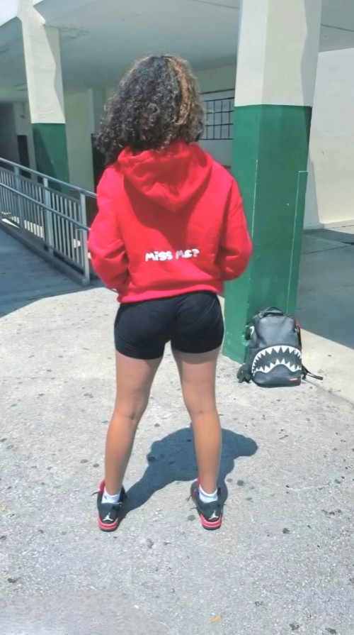 1000022740b2f9dce22bcf72fb.jpg