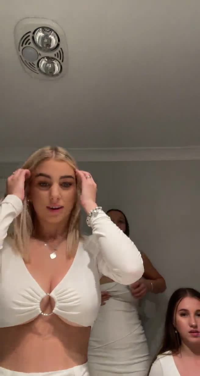 10000422599f57a47e3f355c8e.mp4