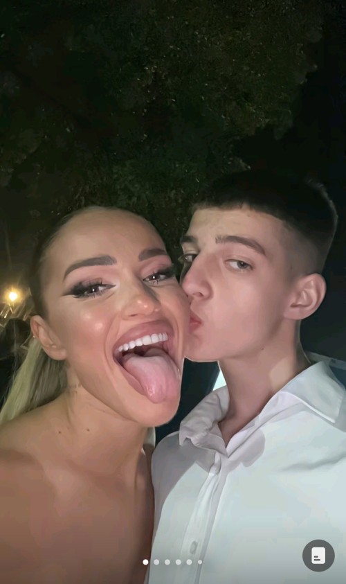 1000057370fb374d1c821af1f9.jpg