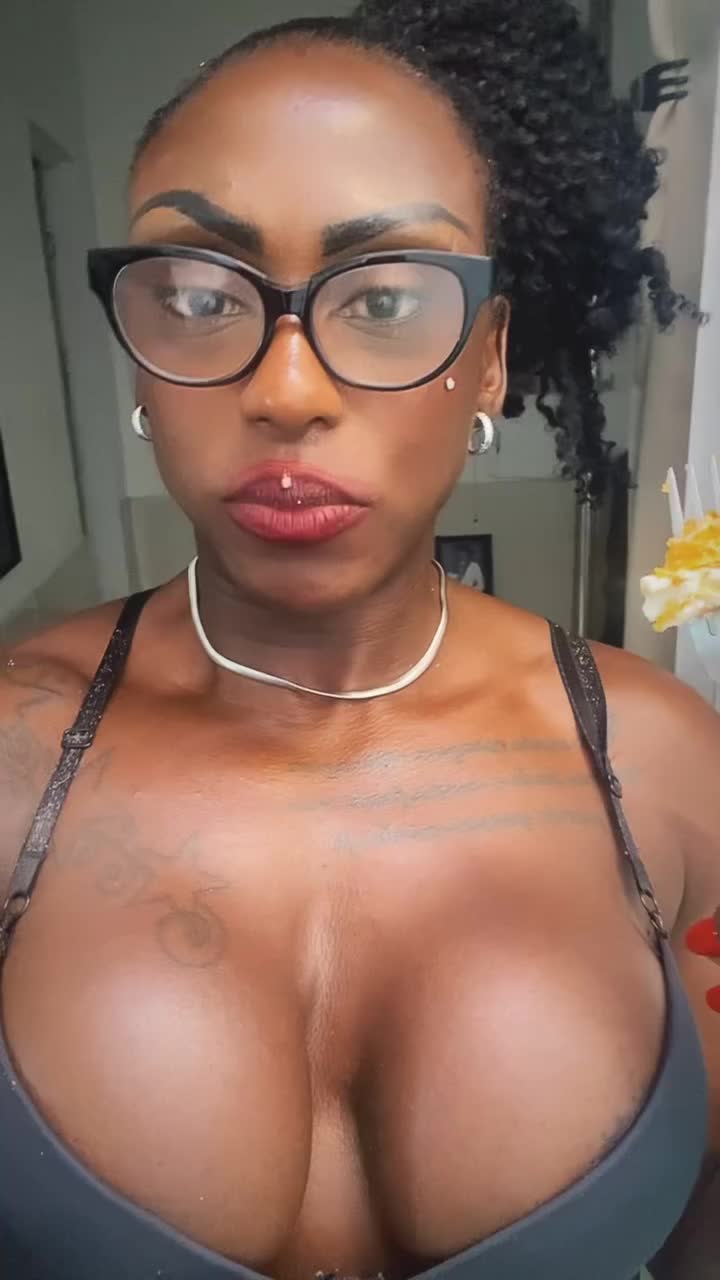 100025055209f2a7ada1ca52a2.mp4