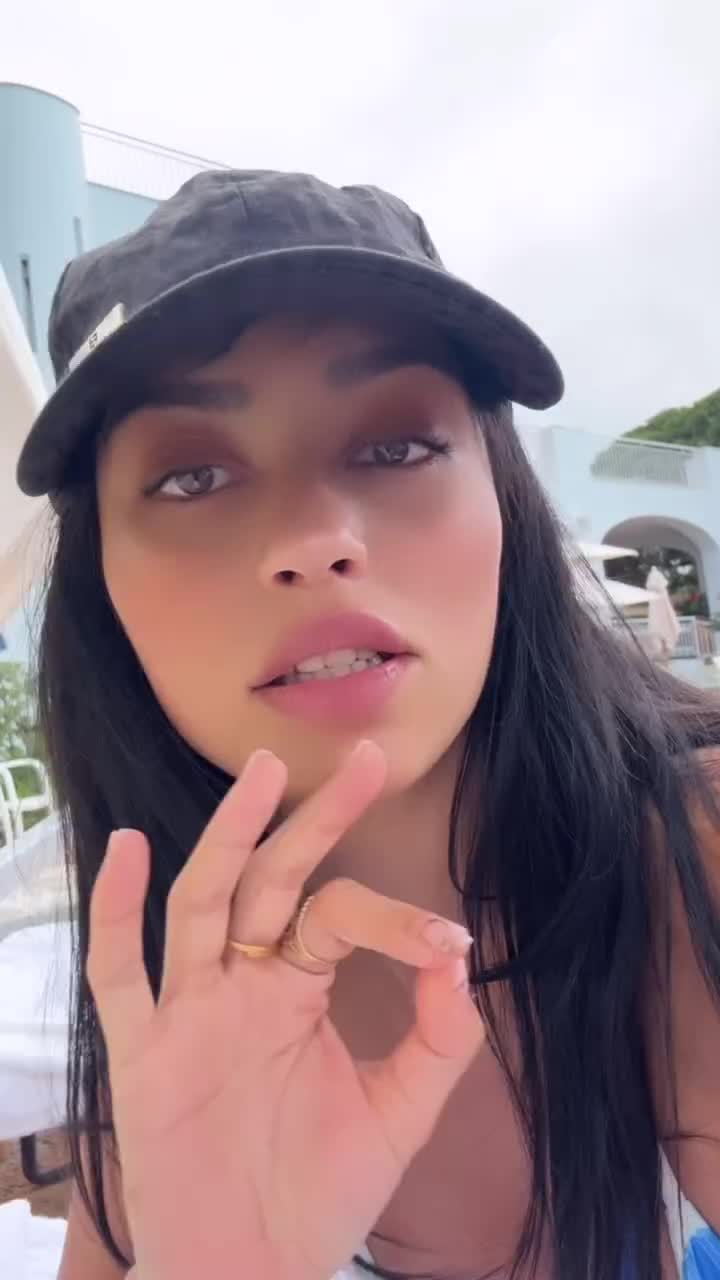 12480314-2218106271636f1d7d3f32d9c94c3fe019687939aaf6b81b.mp4