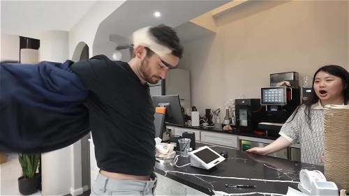 12d74a4a488d4aac8a.mp4