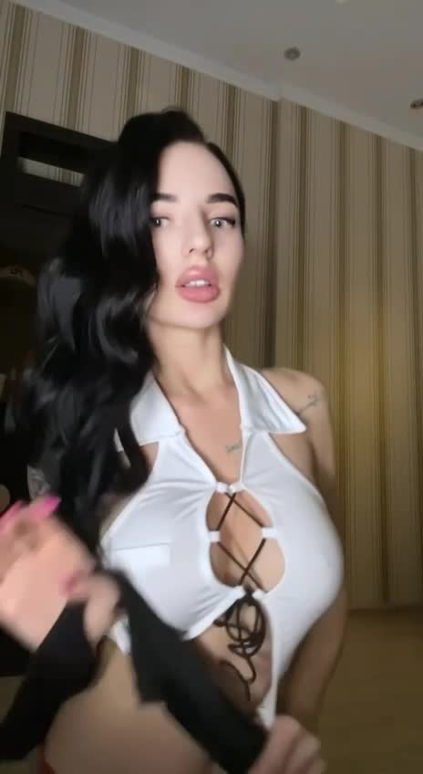 1735974981473f5be4ebc7afc62b1.mp4