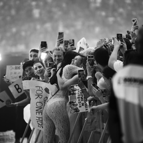 2-SOLD-OUT-NIGHTS-AT-WEMBLEY-STADIUM-I-can-hardly-believe-it.-These-were-the-most-special-unforgettable-shows-Ive-ever-doneIm-overwhelmed-with-gratitude.-For-this-journey.-For-every-si1b43e2e318e31b08.jpg