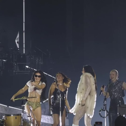 2-SOLD-OUT-NIGHTS-AT-WEMBLEY-STADIUM-I-can-hardly-believe-it.-These-were-the-most-special-unforgettable-shows-Ive-ever-doneIm-overwhelmed-with-gratitude.-For-this-journey.-For-every-si3e5ae1e9f14c1fa7.mp4