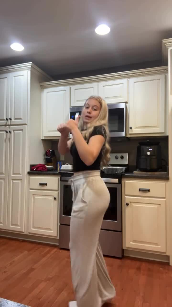 3e1Vxda32p6ff038a6eaad79354.mp4
