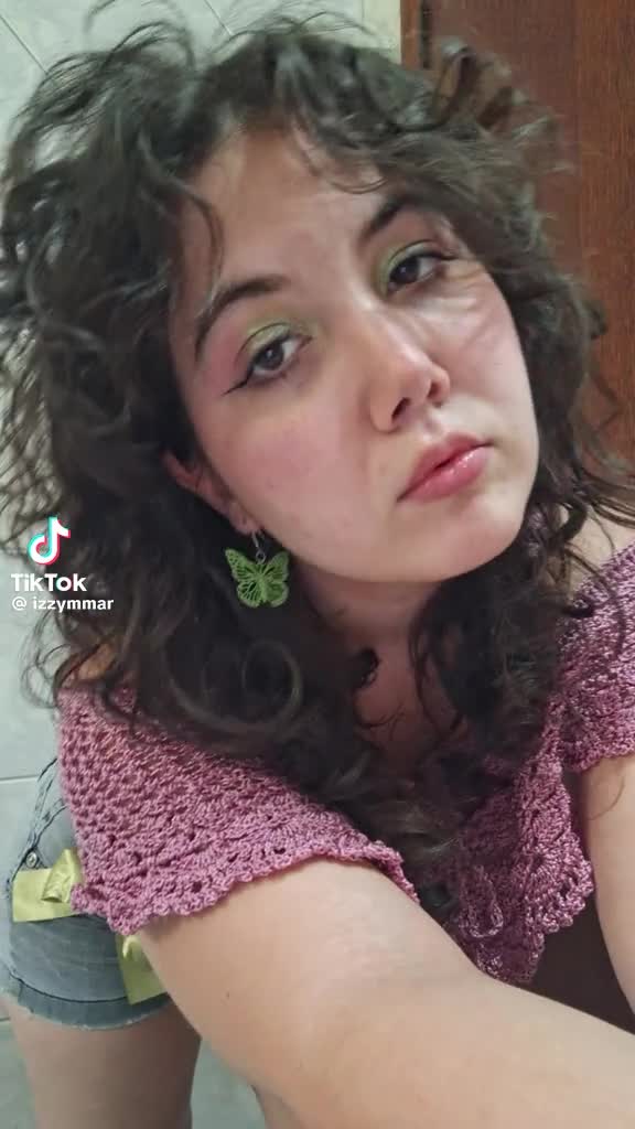 410ea922ceb586fb45ee0db5f385cc3b2d4a7fcb8dfb4442.mp4