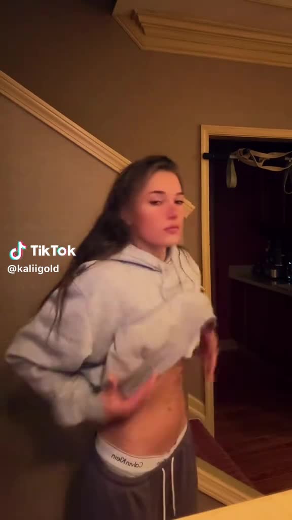 43ABNqSUDZy8cfa560f45185d76.mp4