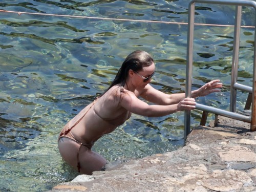 612294261_olivia-wilde-bikini-009b0d374eefdae9769.jpg