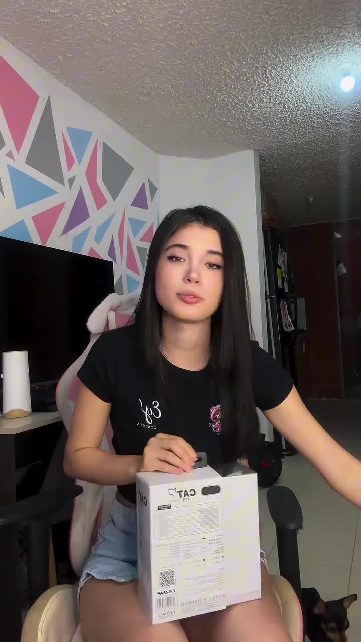 9-Luisa-Valencia-lu_valenciaz--Threads-Di-mas_10246b2f73483cb069.mp4