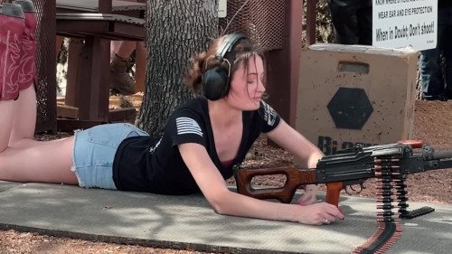 A8HhAJ86jCmea4ca2b4f891e7ce.mov