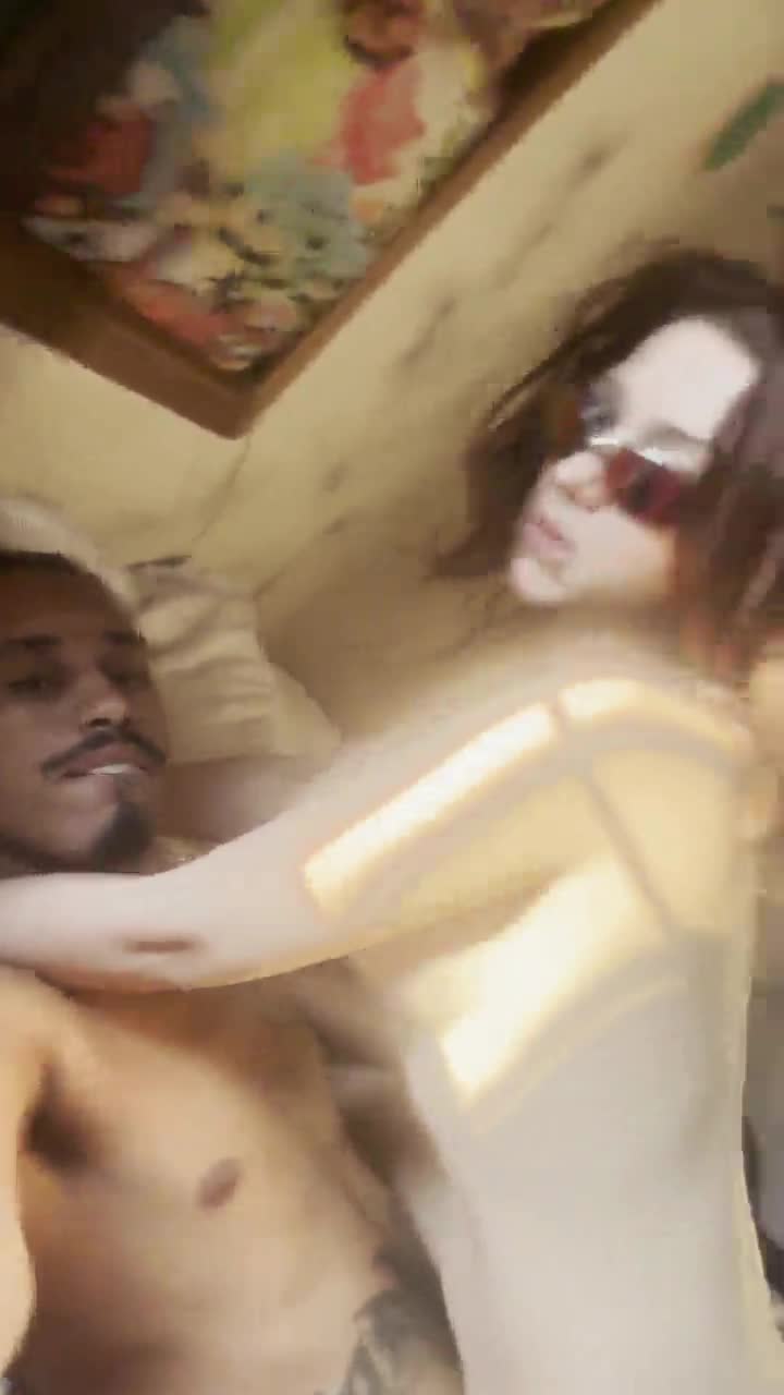 Adivinha-quem-e---Videos-e-Fotos-Porno---EroMe.mp4