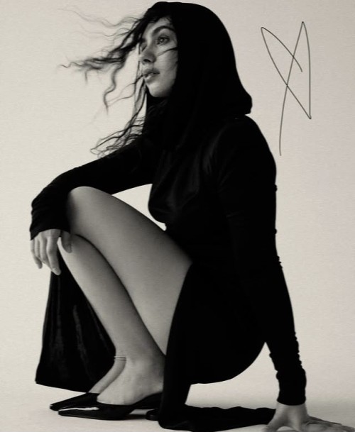 Alessia-Cara-R02205f6ada809d18a30.jpg