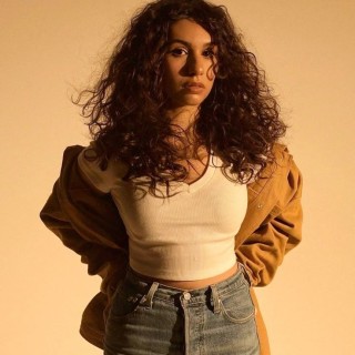 Alessia-Cara-R049378840a286e903ef