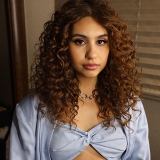 Alessia-Cara-R06047458e4fa8db56bb