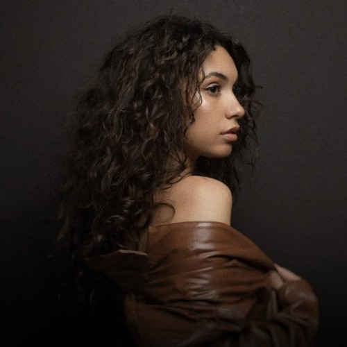Alessia-Cara-R061bd858a01d50e10a6.jpeg