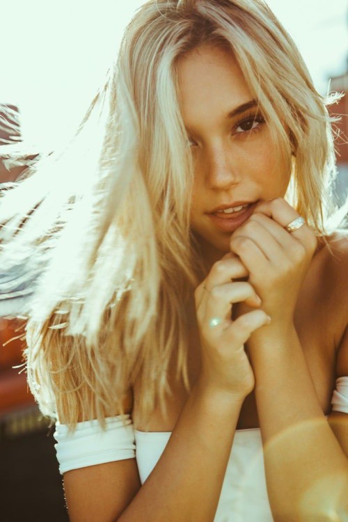 Alexis-Ren-12741b1eb36de5272e.jpg
