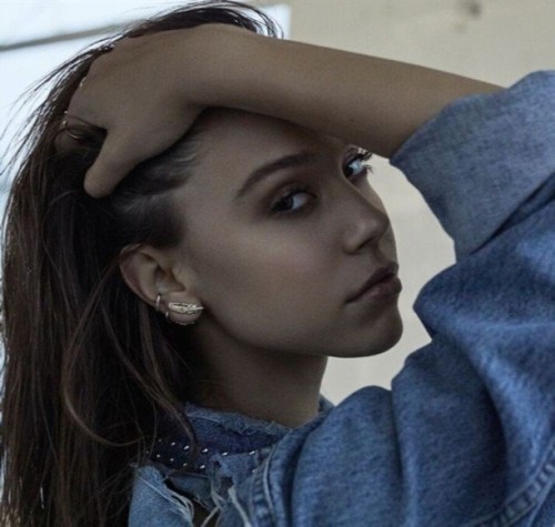 Alexis-Ren-7399c2a99bb77ffa8.jpg