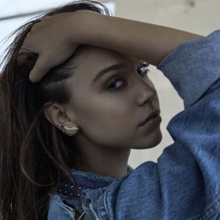 Alexis-Ren-7399c2a99bb77ffa8