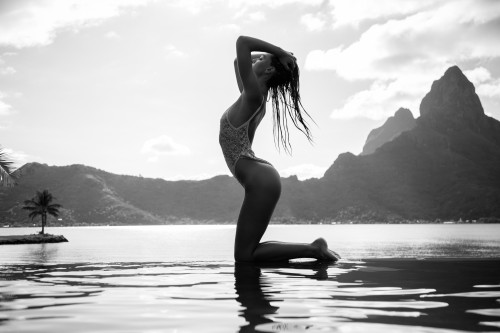 Alexis-Ren-by-Kim-Akrich-22d420e169b87005e.jpg