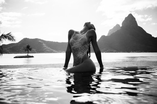 Alexis-Ren-by-Kim-Akrich-70ea49fa6621b3fb8.jpg