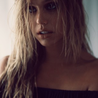 Alexis-Ren-by-Kimberley-Gordon-for-Planet-Blue-205647f9abdc30285a