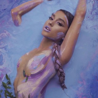 Ariana-Grande-BodyPaint-29a322a324dad7e67