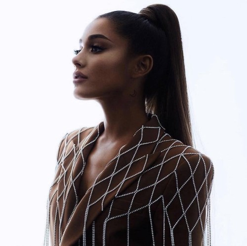 Ariana-Grande-Butera-R00931edd7025d381116.jpg