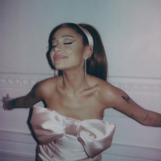 Ariana-Grande-Butera-R01009869e9684d7e119