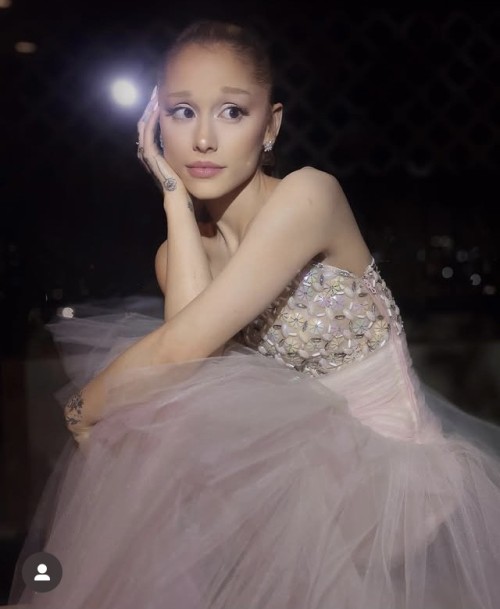 Ariana-Grande-Butera-R012c34d28273309235e.jpg