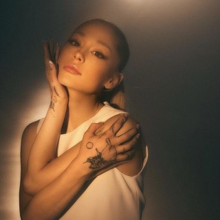 Ariana-Grande-Butera-R033530928c2e0f634ff