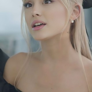 Ariana-Grande-Butera-R044aaf673457b778bce