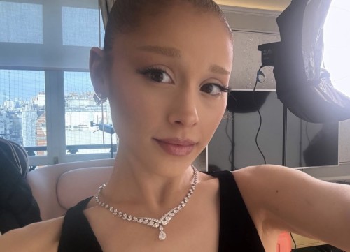Ariana-Grande-Butera-R0637ee313f4761cdee4.jpg