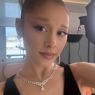 Ariana-Grande-Butera-R0637ee313f4761cdee4