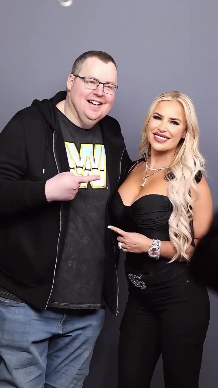 Ash-by-elegance---october-2025--photos-with-fans-.mp4